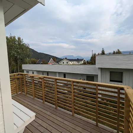 Lyngen And Sauna Leilighet